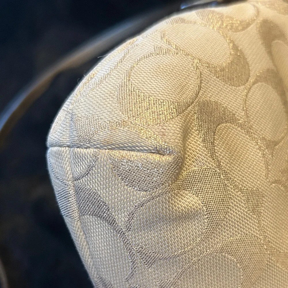 Coach Signature C Gold and Cream Soho Crossbody bag - Picture 9 of 16